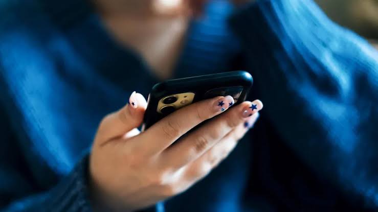 UK Proposes Midnight Social Media Curfew for Teens: What the New Rules Mean