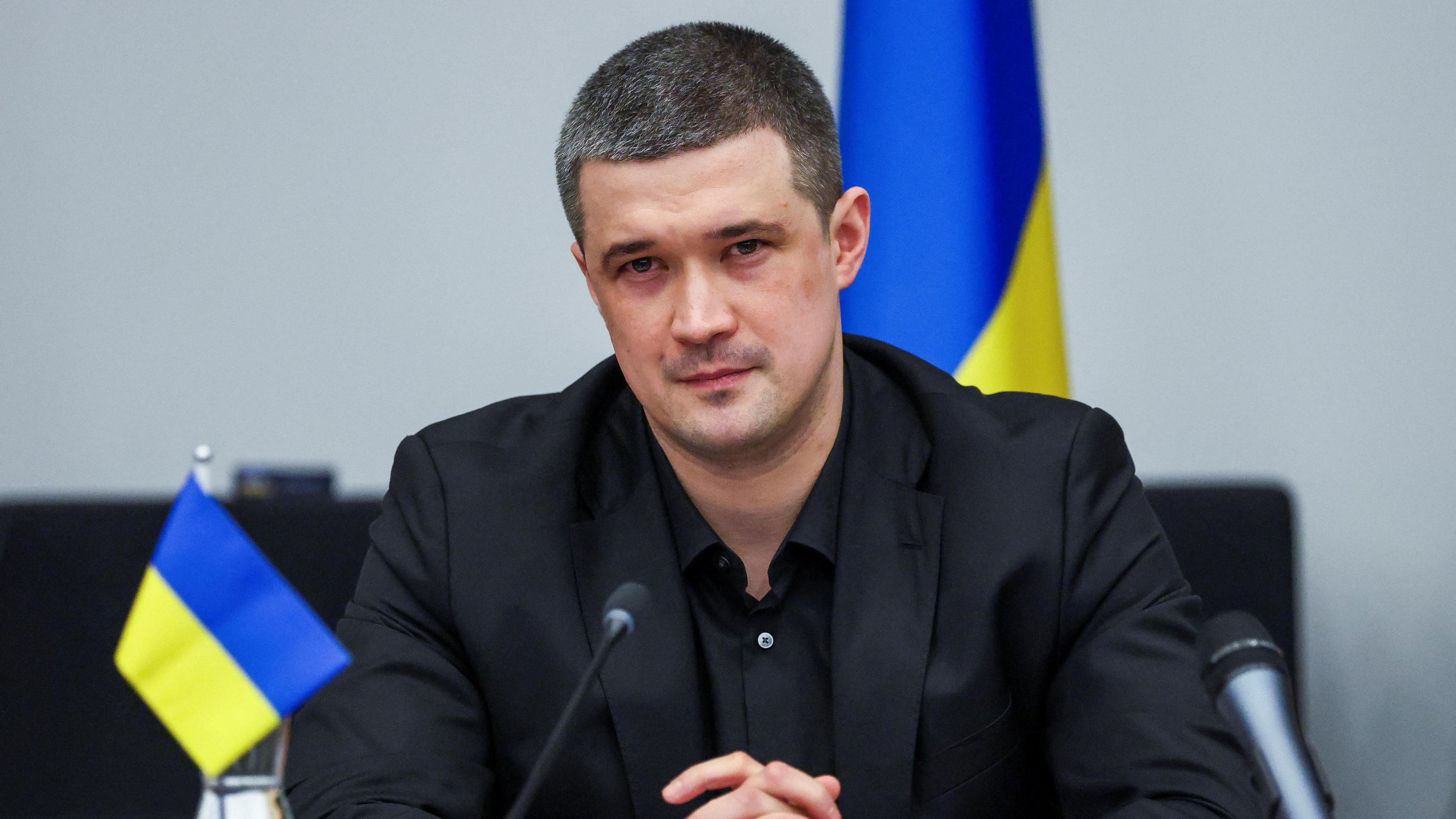Former Ukrainian Defence Minister Calls for Wartime Presidential Election